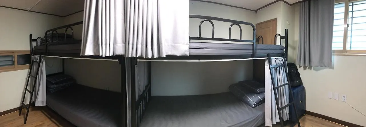 Take 1 Guesthouse Hongdae Seul Ostello